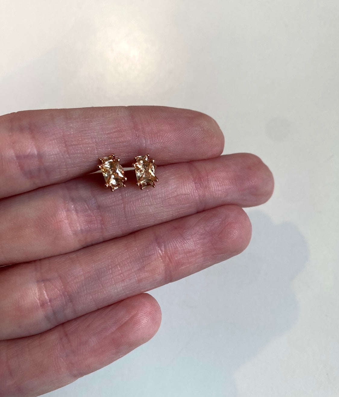 05 Iza Studs (champagne)