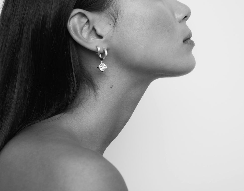 15 Tiny Squared Hoop (rhodium)